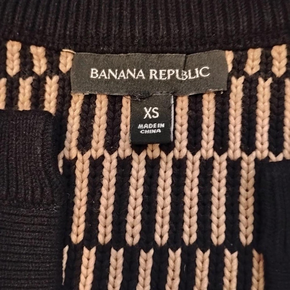 Banana Republic striped cardigan knit jacket. Cozy, textured jacquard knit - Picture 2 of 7